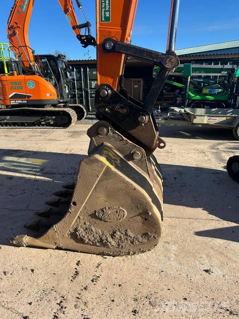 Develon DX 255 LC-7 Гусеничні екскаватори