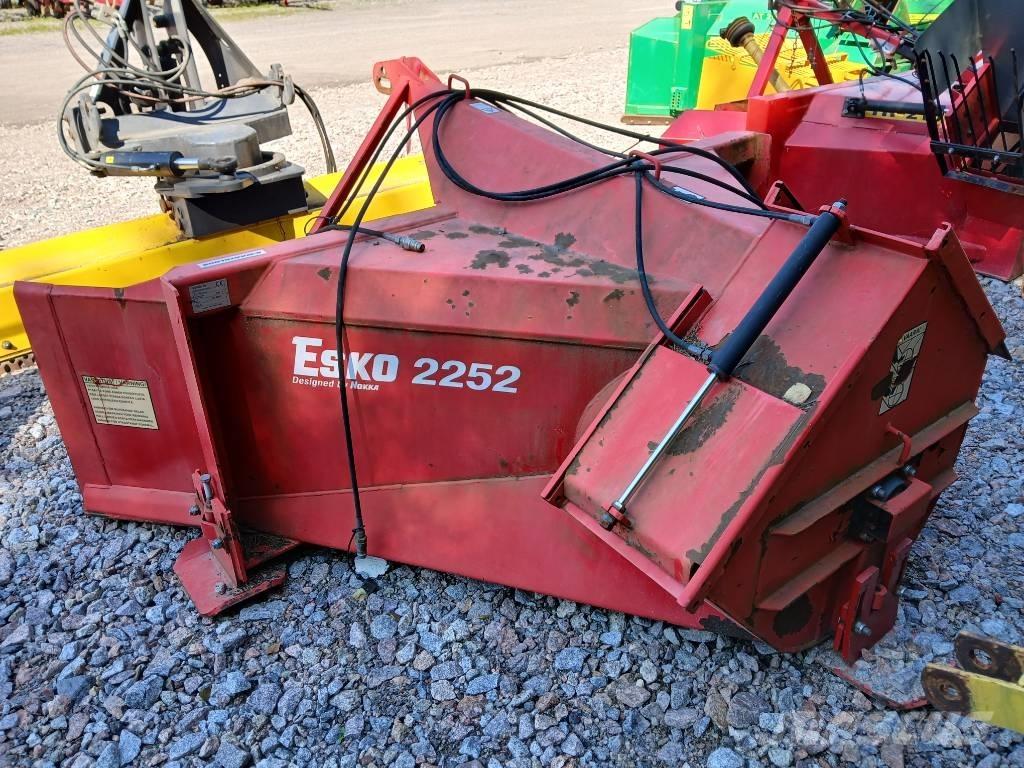 Esko 2252 Снігомітли
