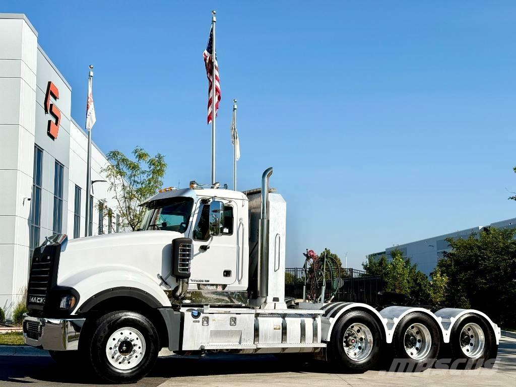 Mack Titan TD 713 Тягачі