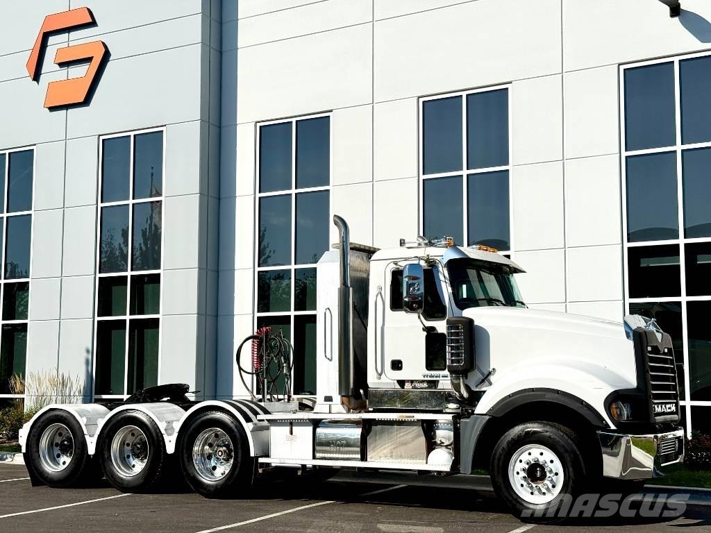 Mack Titan TD 713 Тягачі
