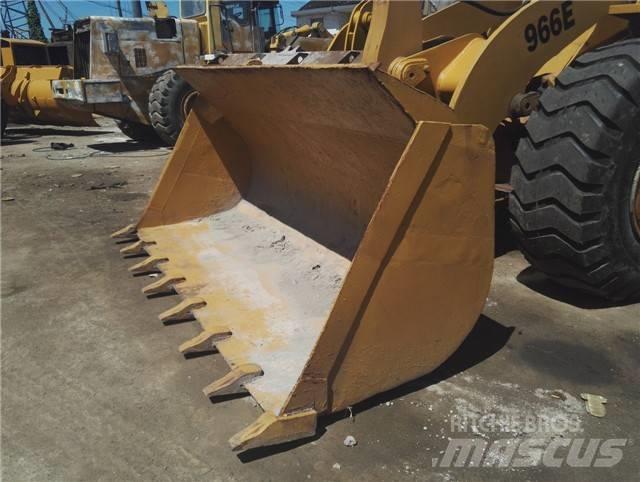 CAT 966 E Фронтальні навантажувачі