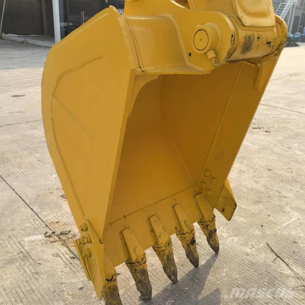 Komatsu PC 130-7 Гусеничні екскаватори