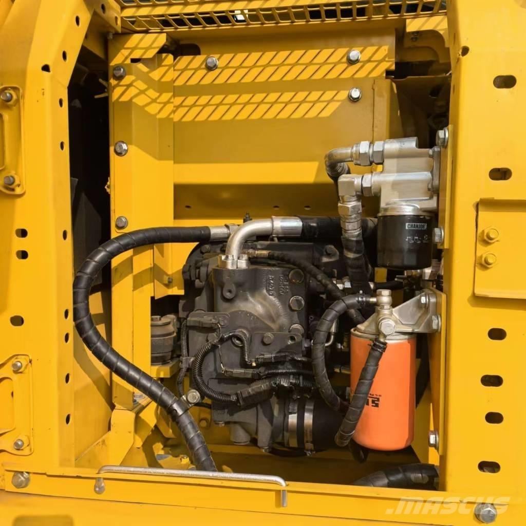 Komatsu PC 130-7 Гусеничні екскаватори