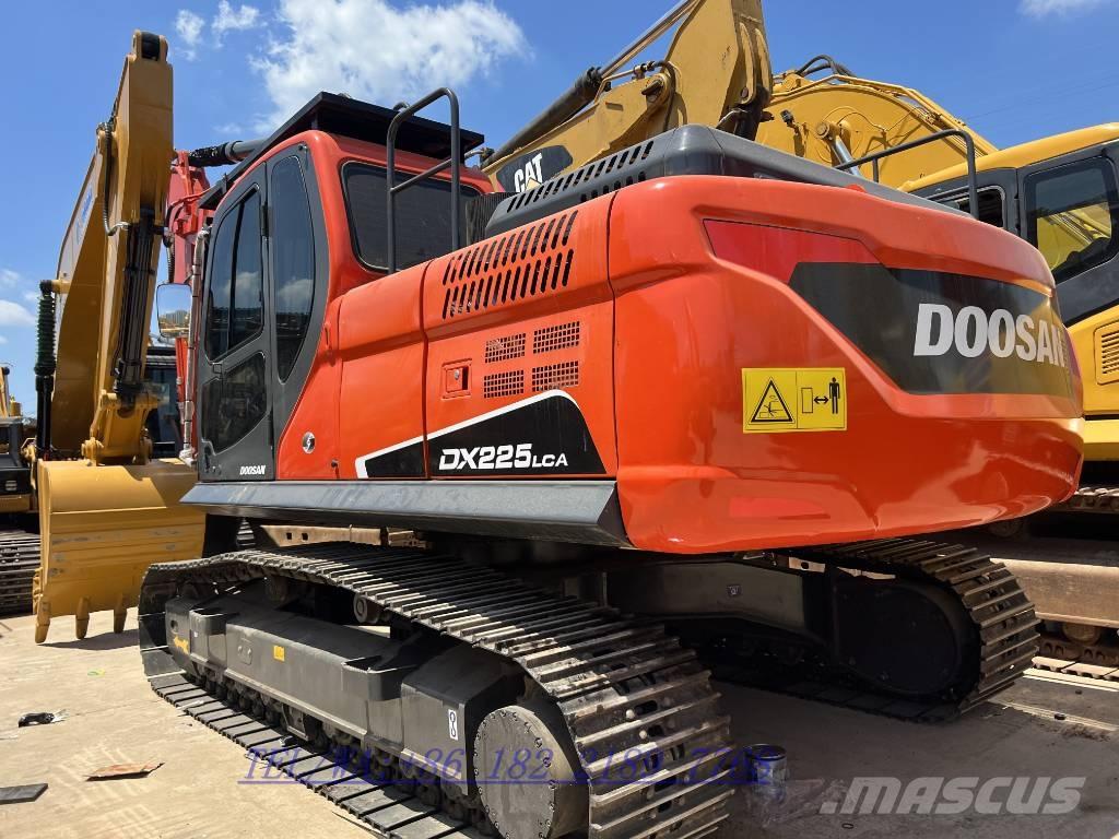 Doosan DX225 Гусеничні екскаватори