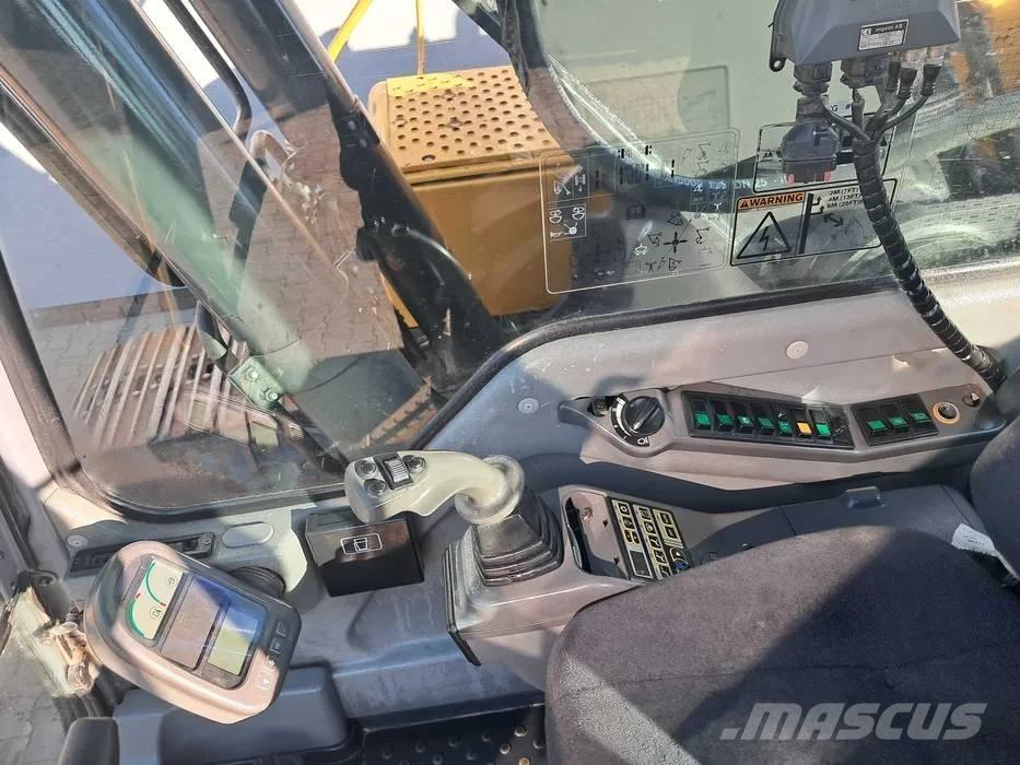 Volvo EC 240 B LC Гусеничні екскаватори