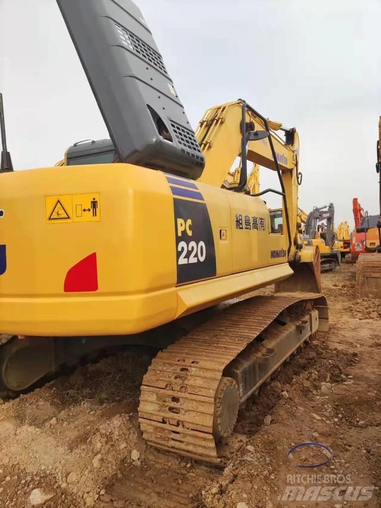 Komatsu PC220 Гусеничні екскаватори