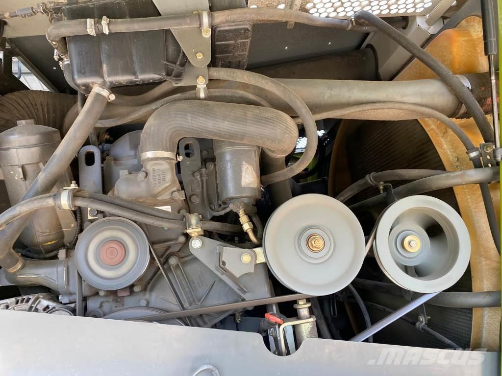 CLAAS JAGUAR 830 Фуражні комбайни