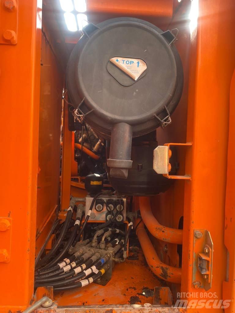 Doosan DX 180 LC Гусеничні екскаватори
