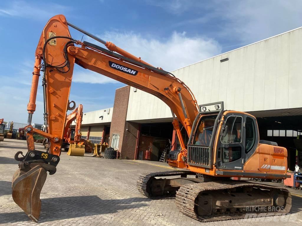Doosan DX 180 LC Гусеничні екскаватори