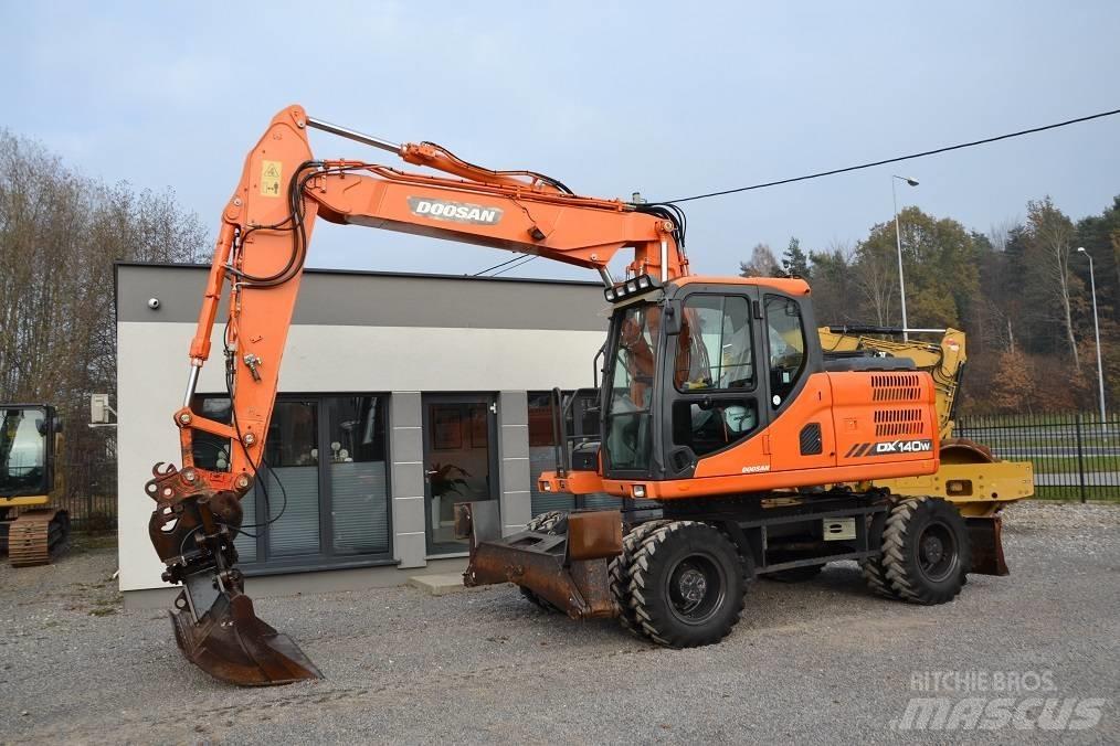 Doosan DX 140 W Колісні екскаватори