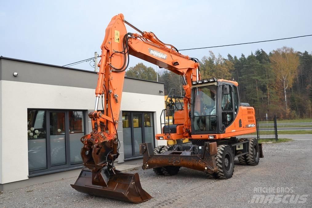 Doosan DX 140 W Колісні екскаватори