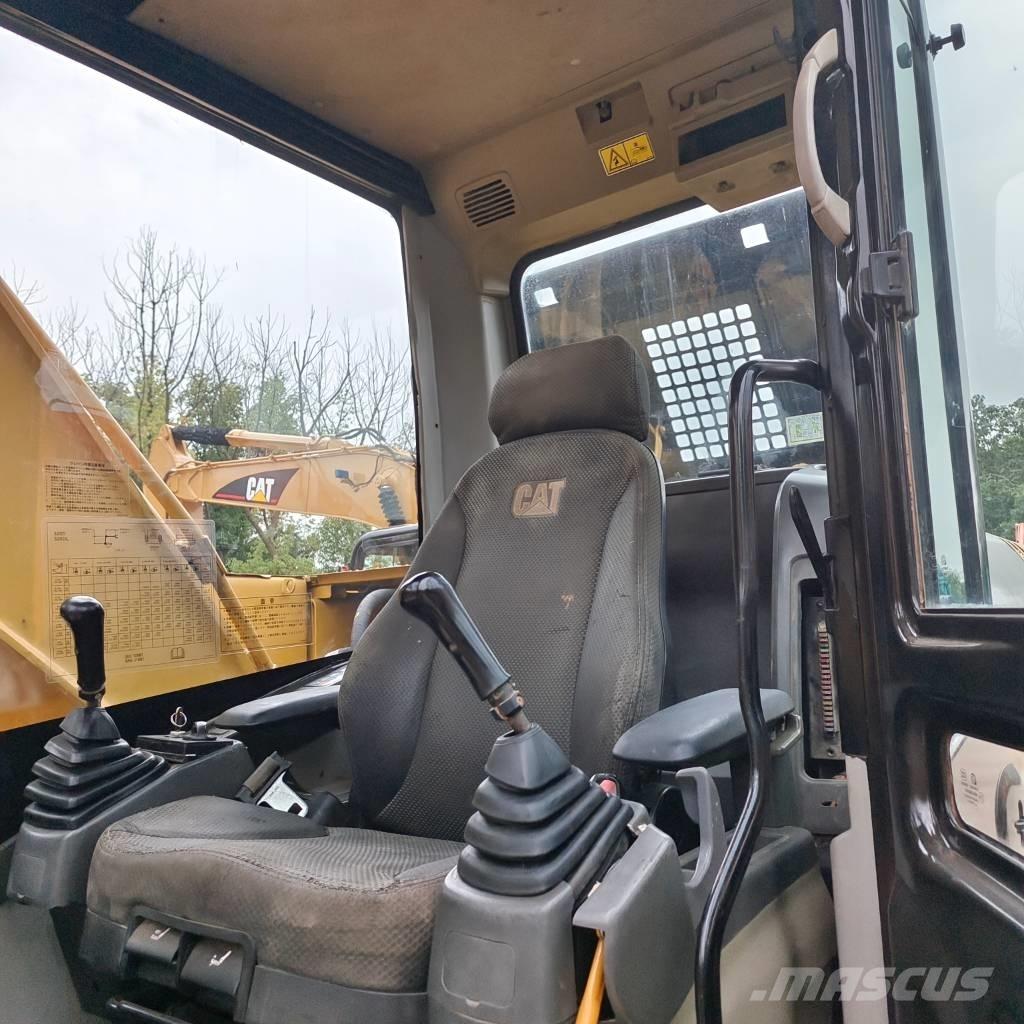 CAT 320 D Гусеничні екскаватори