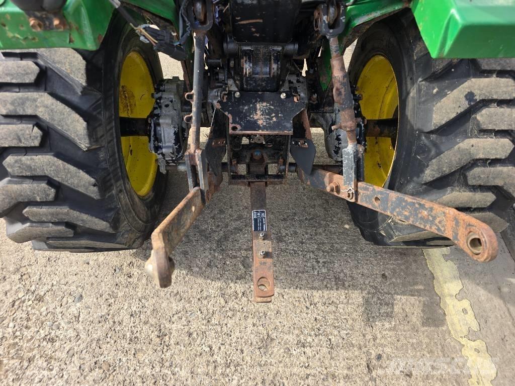 John Deere 2520 HST Трактори