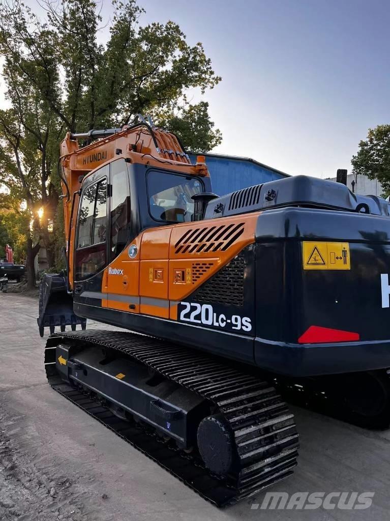 Hyundai 220 LC -9S Гусеничні екскаватори