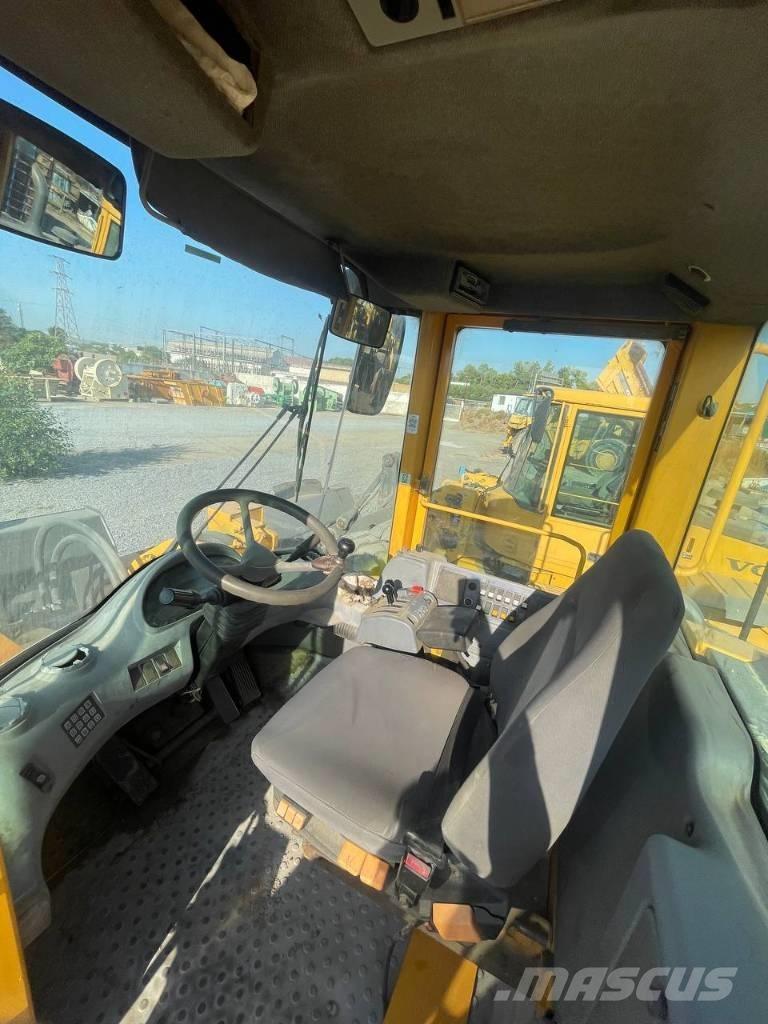 Volvo L 180 E Фронтальні навантажувачі
