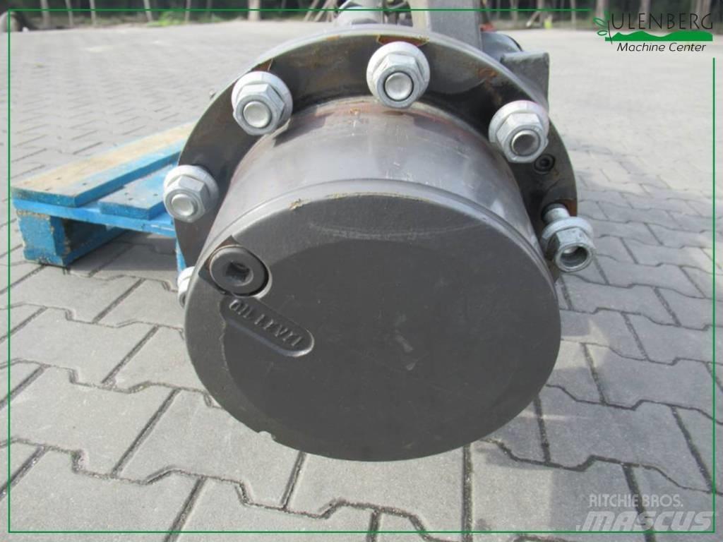 CLAAS Axion Трактори