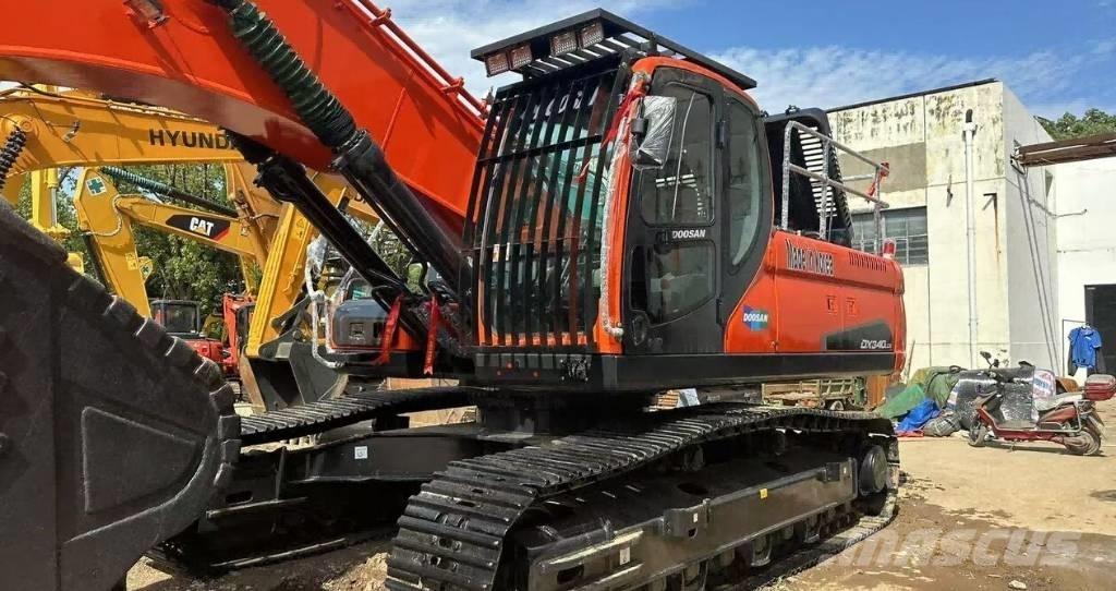 Doosan DX340 Гусеничні екскаватори