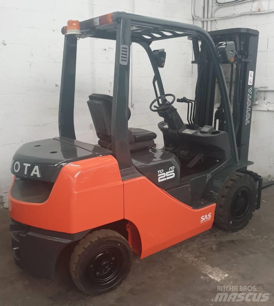 Toyota 52-8 FD 25 Дизельні навантажувачі