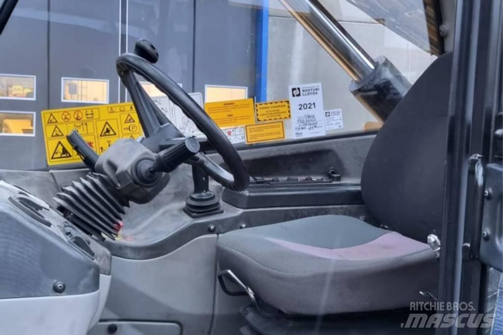CAT TH 414 Телескопічні навантажувачі