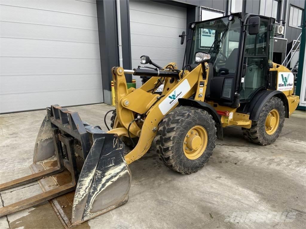 CAT 906M (7164) Багатофункціональне обладнання для вантажних і землекопальних робіт
