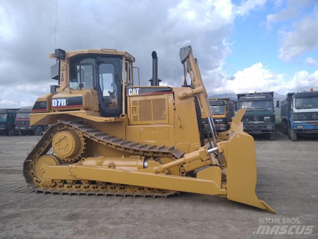 CAT D 7 R Бульдозери