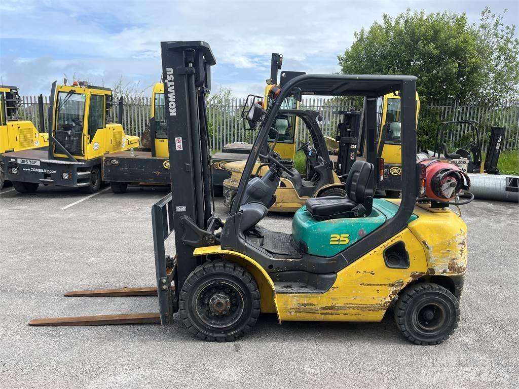 Komatsu FG25HT-16R Газові навантажувачі
