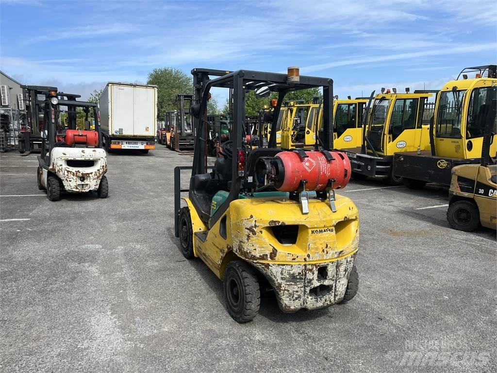 Komatsu FG25HT-16R Газові навантажувачі