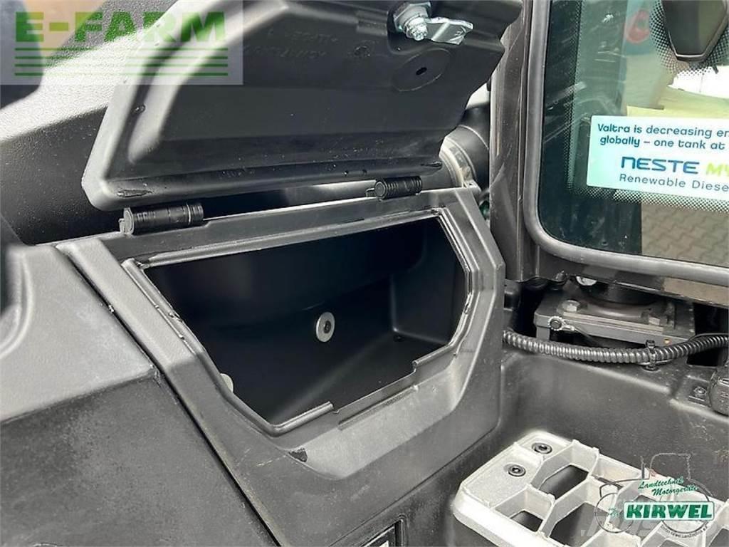Valtra q 285 Трактори