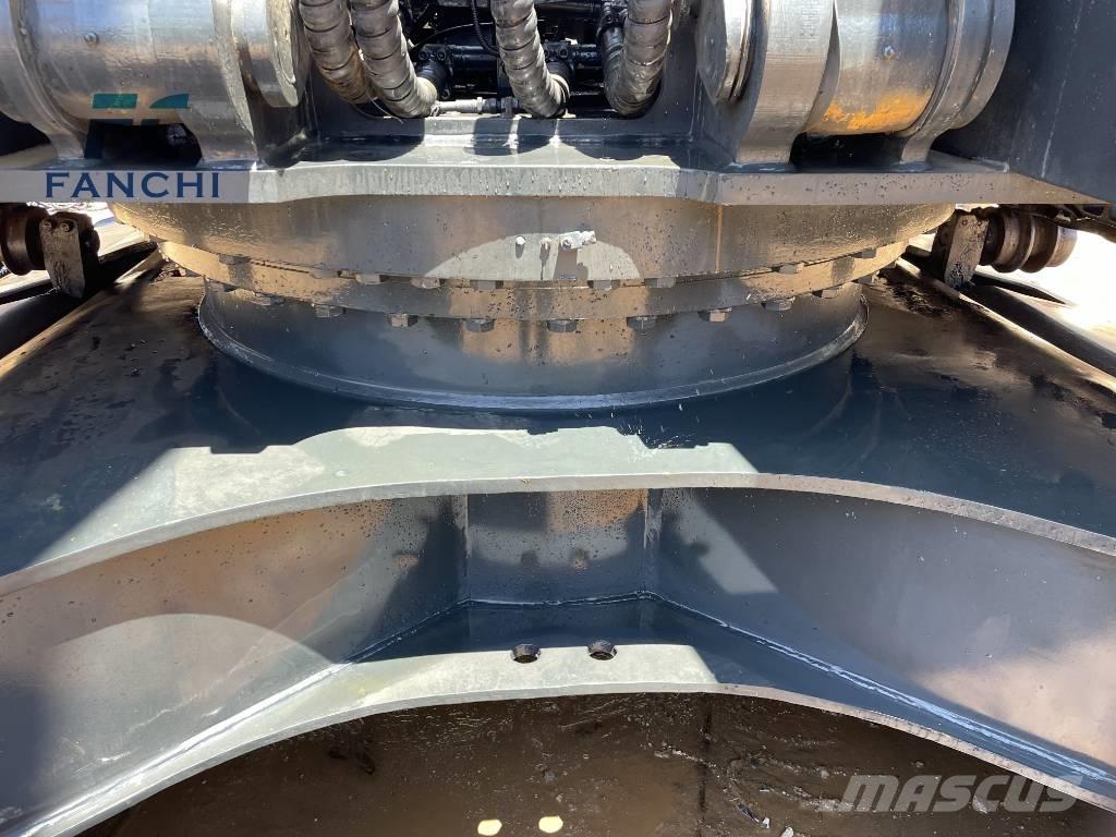 Hyundai 305lC-9T Гусеничні екскаватори