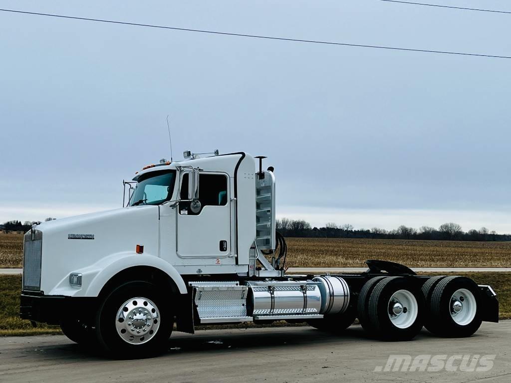 Kenworth T 800 Тягачі