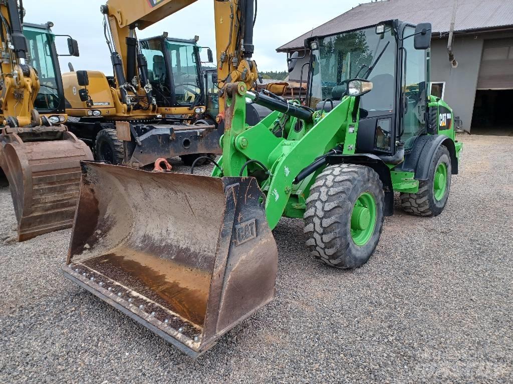 CAT 906M Фронтальні навантажувачі