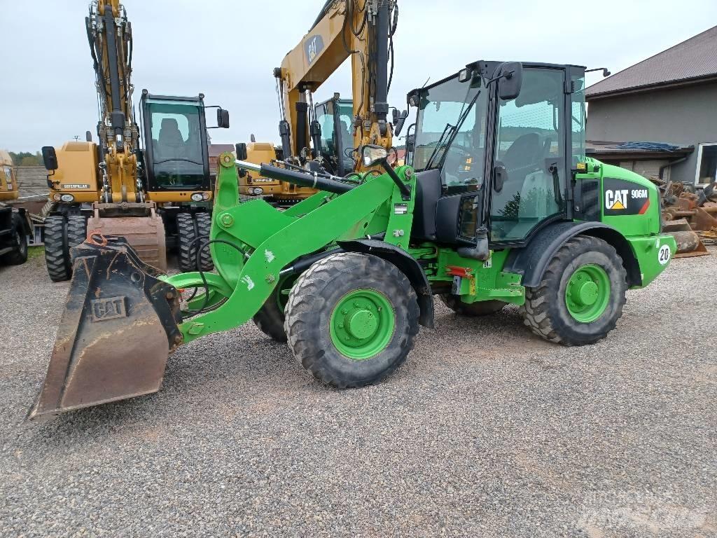 CAT 906M Фронтальні навантажувачі