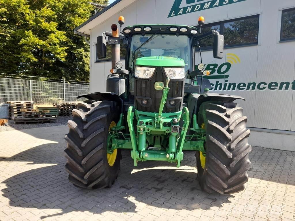 John Deere 6215R Трактори