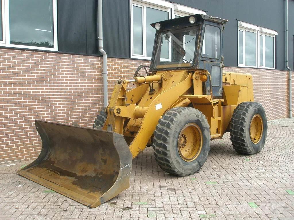 Komatsu W40-2 Фронтальні навантажувачі