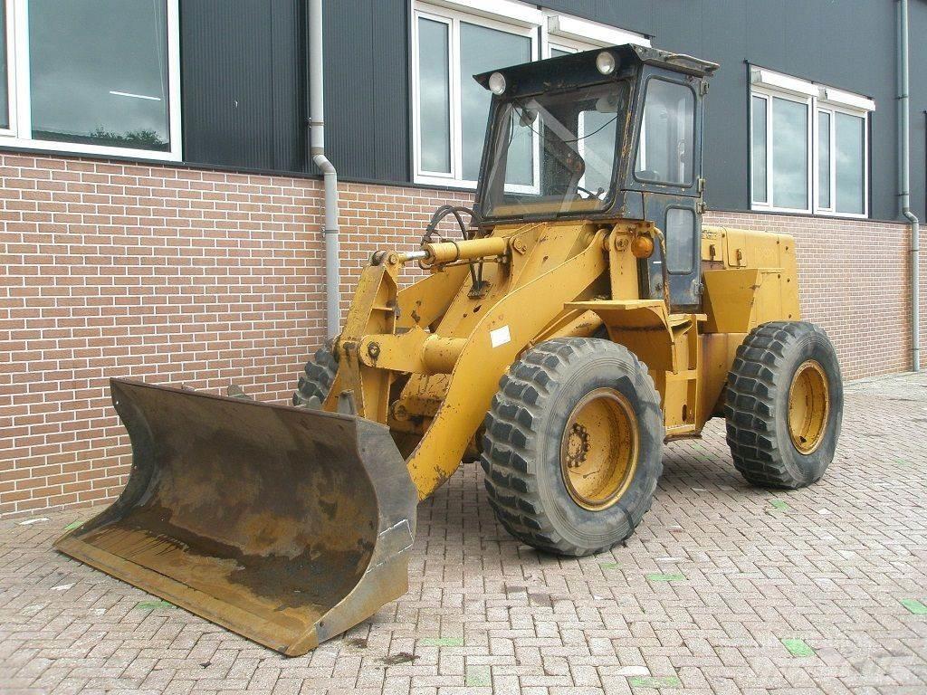 Komatsu W40-2 Фронтальні навантажувачі