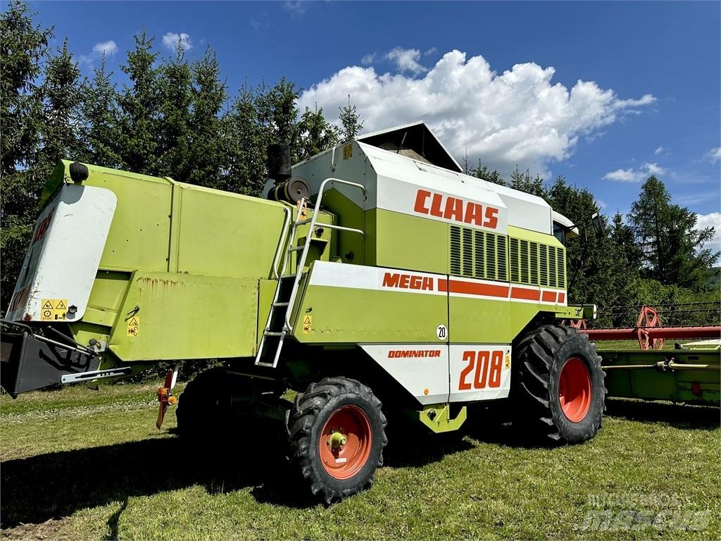 CLAAS Mega 208 Зернозбиральні комбайни