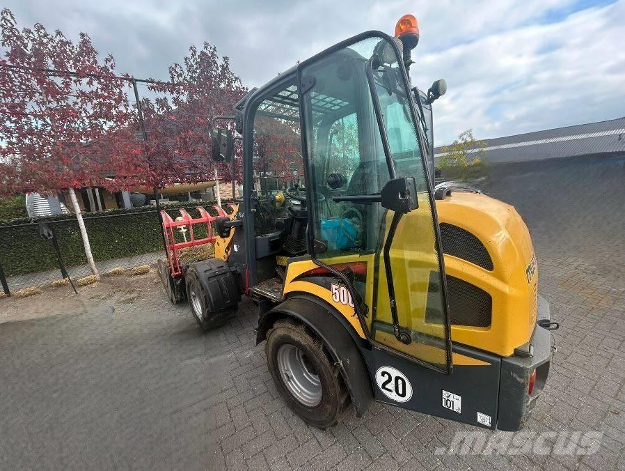 Mustang AL 506 Cab Багатофункціональне обладнання для вантажних і землекопальних робіт