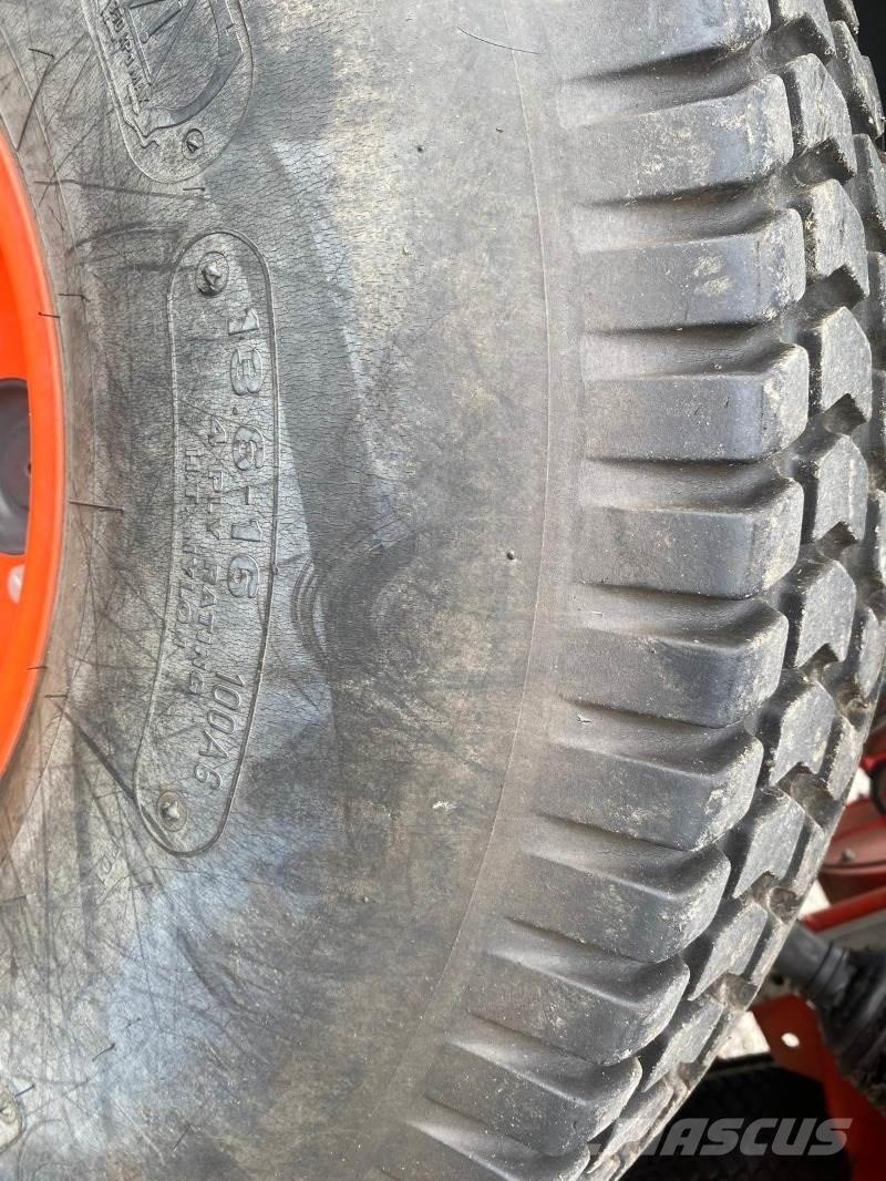 Kubota ST 401-C Трактори