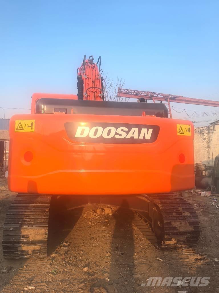 Doosan DX225 Гусеничні екскаватори