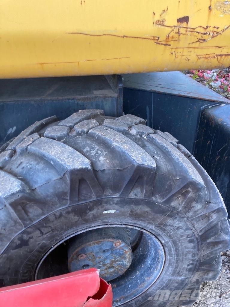 Komatsu PW 140-7 Колісні екскаватори