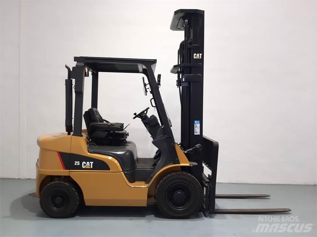 CAT DP25NT Дизельні навантажувачі