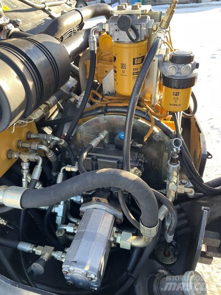 CAT CB 335 E Котки тротуарні