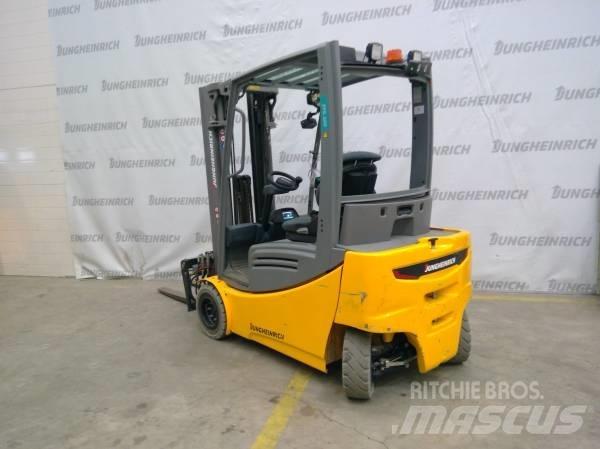 Jungheinrich EFG 320 Електронавантажувачі