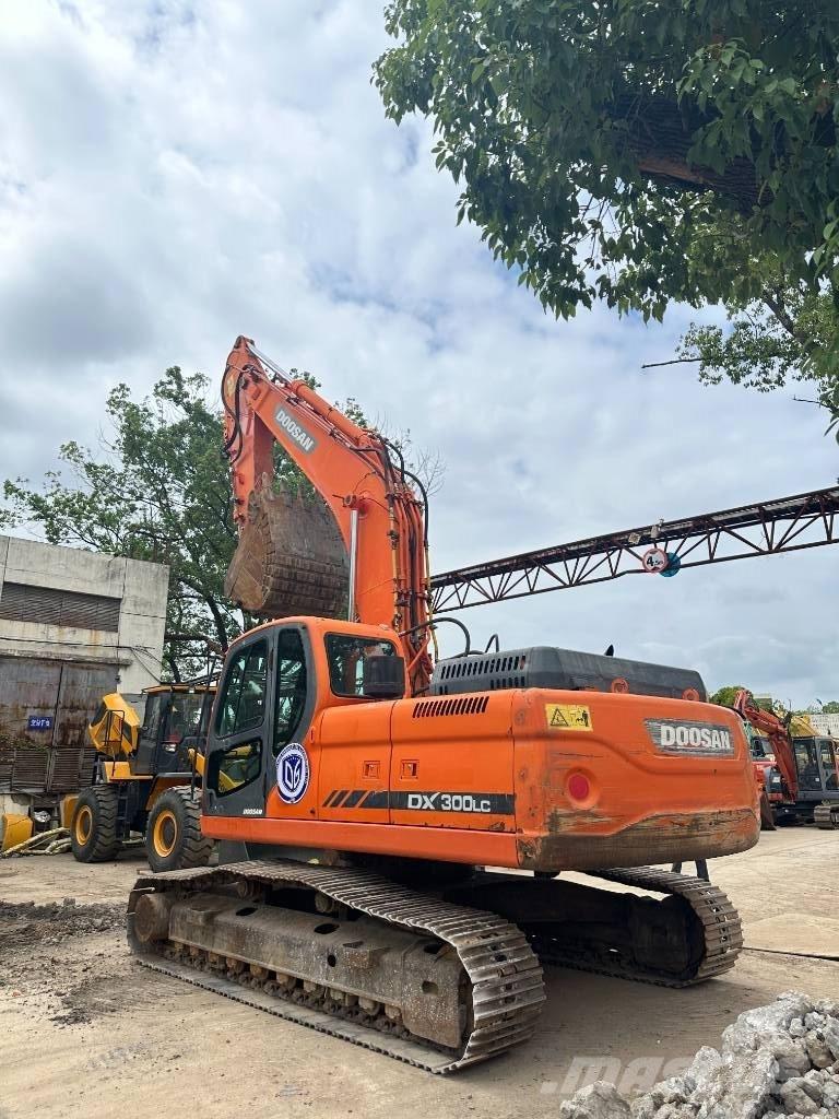 Doosan DX300 Гусеничні екскаватори