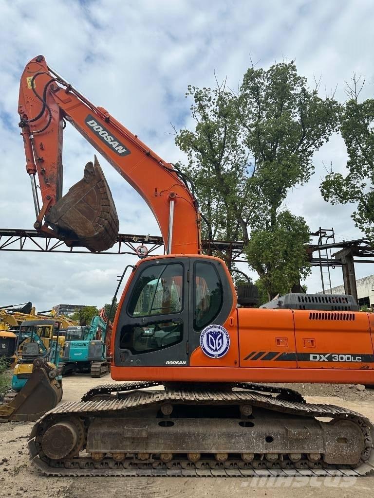 Doosan DX300 Гусеничні екскаватори