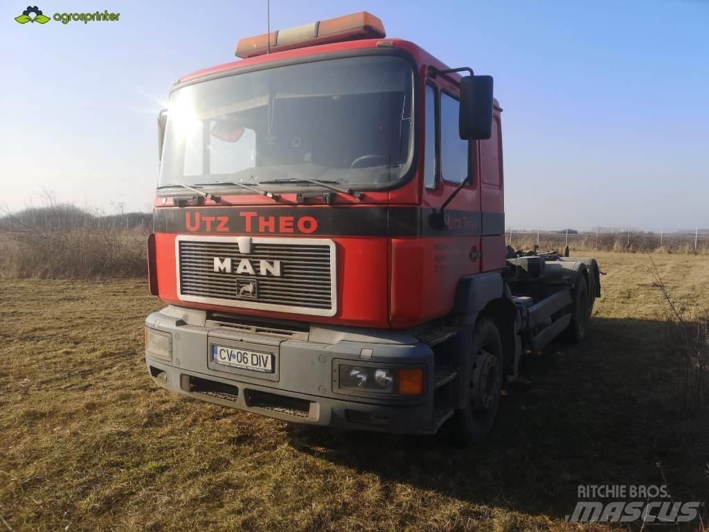 MAN F2001 Вантажівки з гаковим підйомом