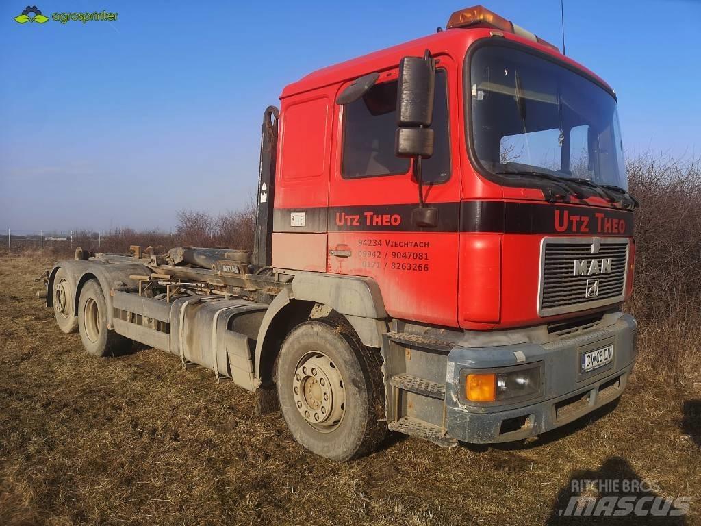 MAN F2001 Вантажівки з гаковим підйомом