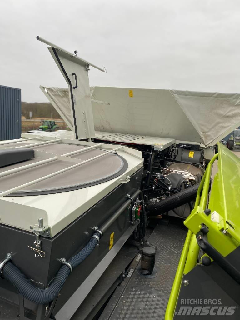 CLAAS LEXION 8800 Зернозбиральні комбайни