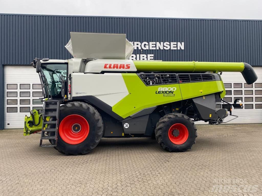 CLAAS LEXION 8800 Зернозбиральні комбайни