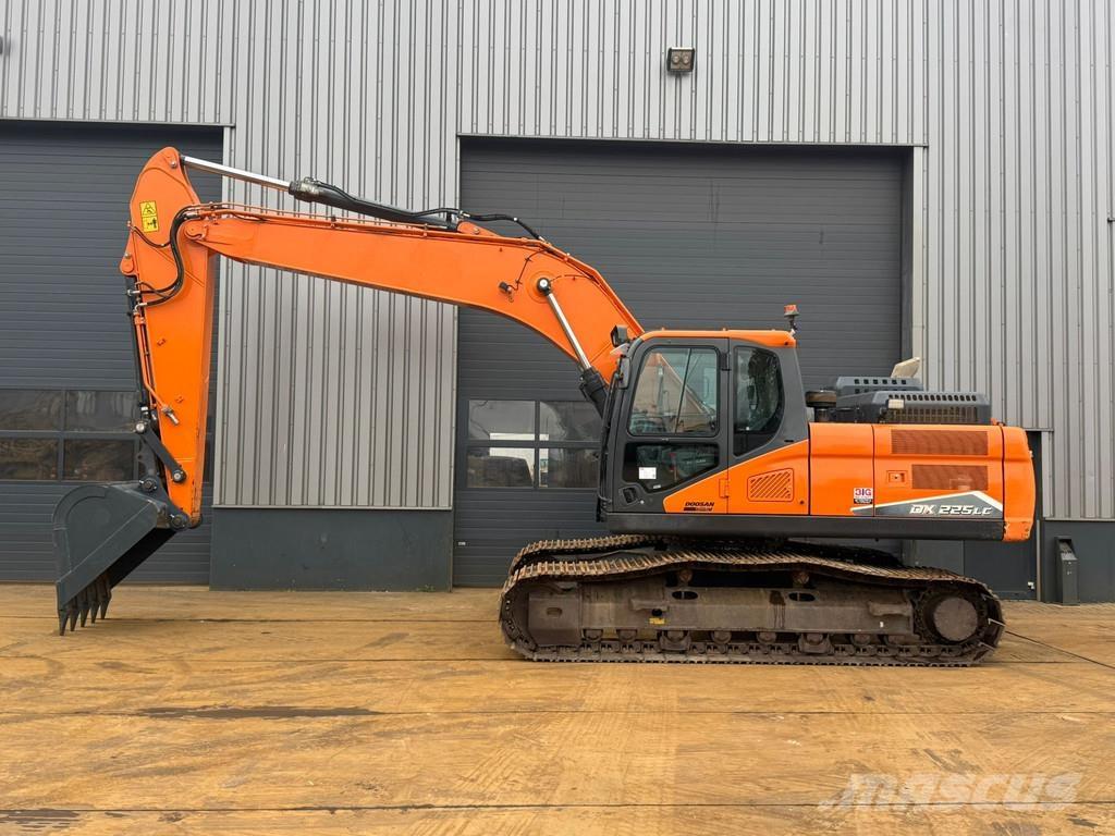 Doosan DX225LC-7 Гусеничні екскаватори